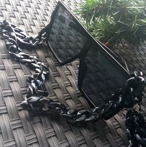 The Square chain glasses